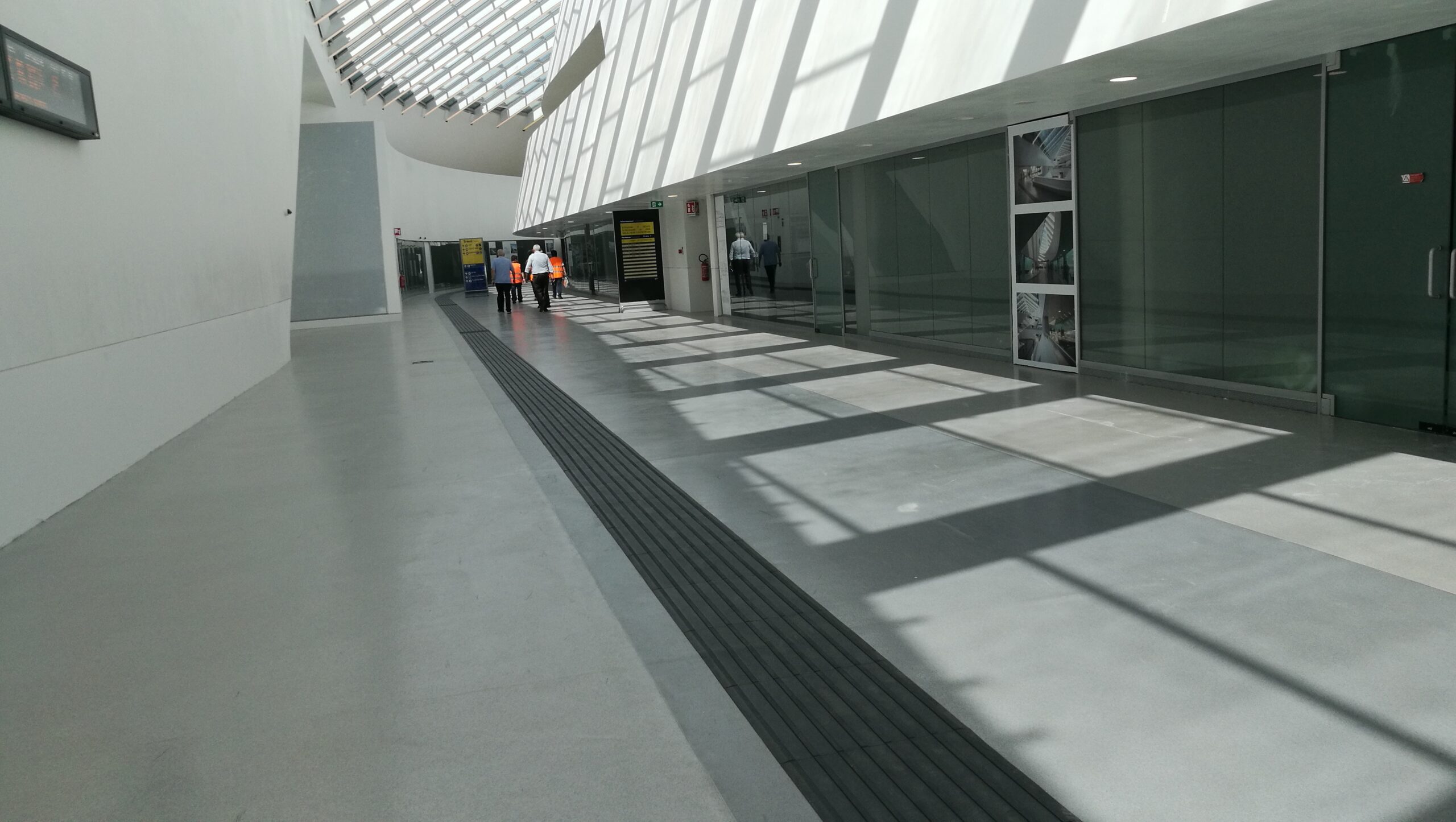 Prima Pavimenti in resina per stazione Napoli afragola