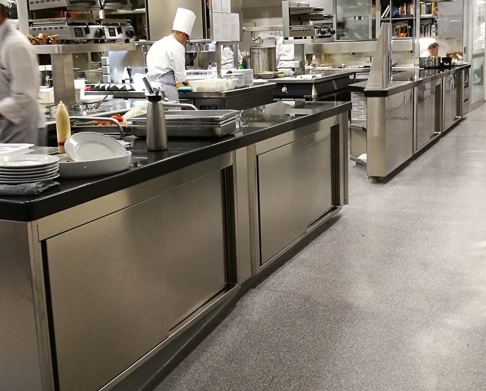 Hotel Villa d’Este Cernobbio: Prima Pavimenti in Resina su Misura per le cucine