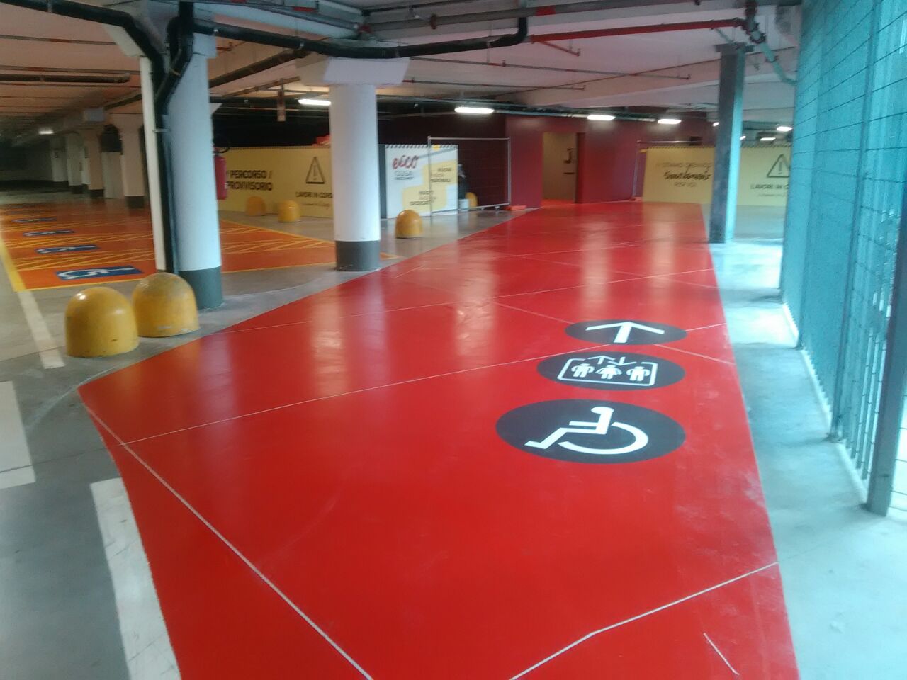 Prima Pavimenti in resina e segnaletica per aree parcheggi GDO