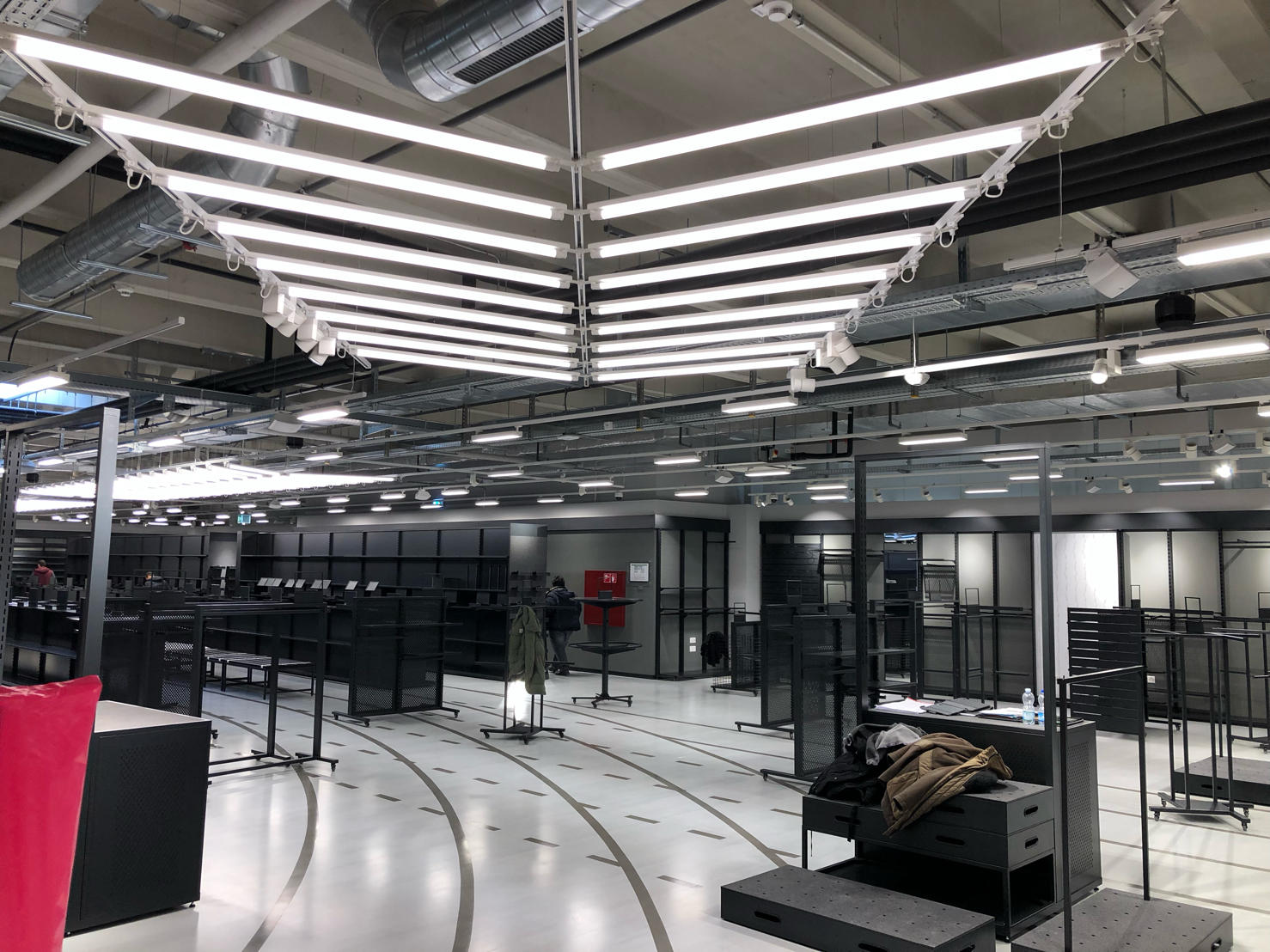 Nike Aubonne Factory Store: Prima Pavimentazione in Resina su Misura