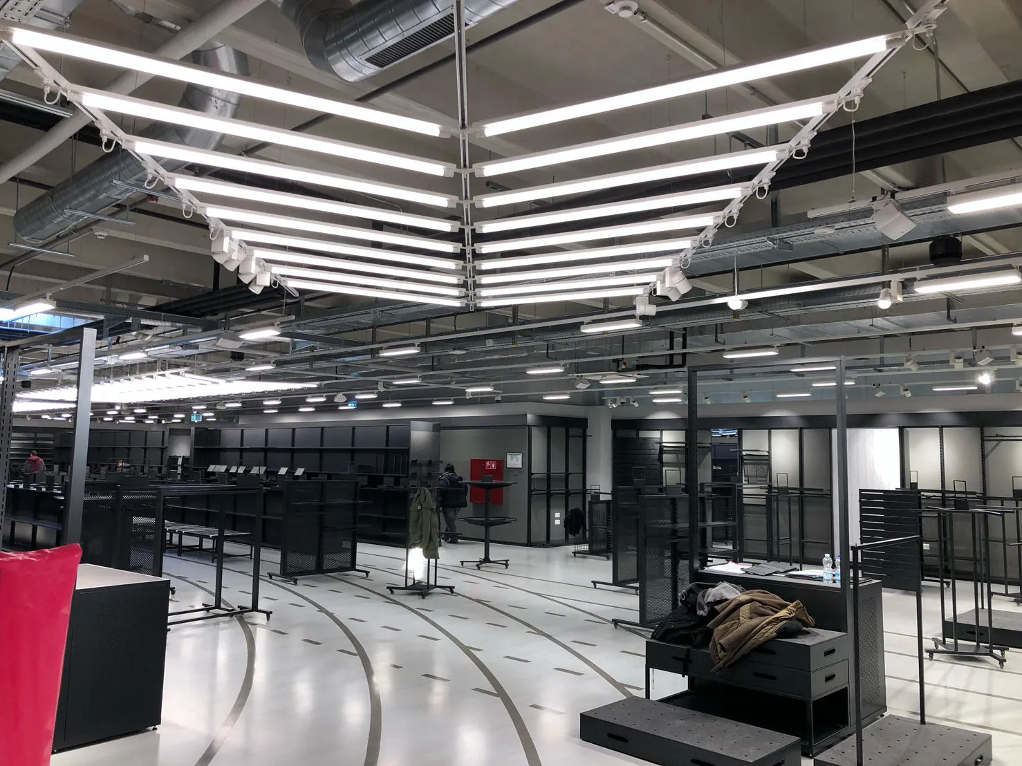 Nike Aubonne Pavimento in Ultratop levigato e sport lilnes