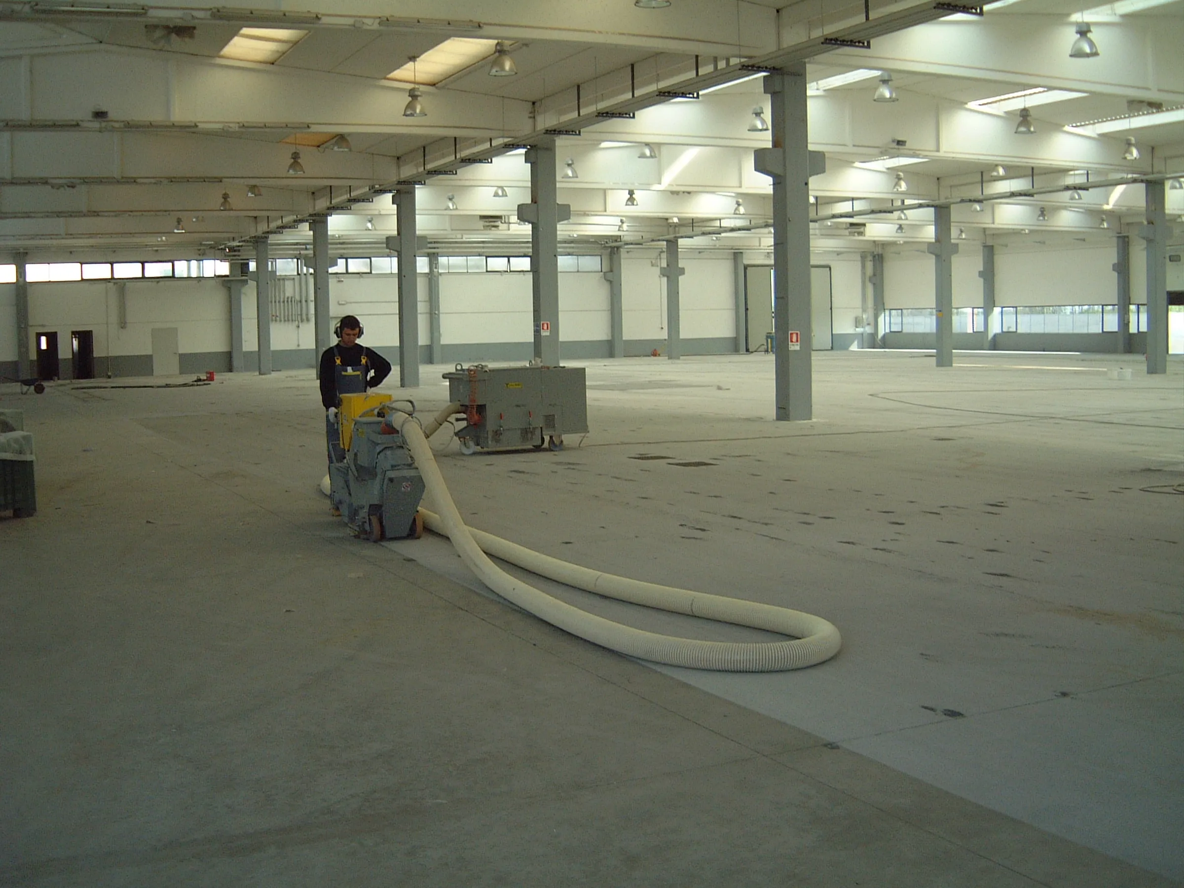 Pallinatura pavimento industriale-preparazione supporto