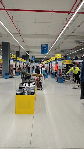 Prima Pavimenti in resina customizzati per Decathlon Laurentina