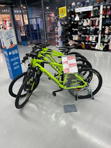 Prima Pavimenti in resina customizzati per Decathlon Laurentina