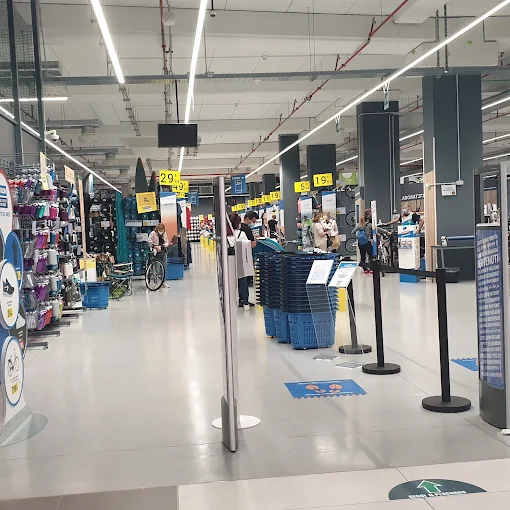 Prima Pavimenti in resina customizzati per Decathlon Laurentina