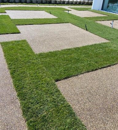 Sistemi di pavimentazioni architettoniche in graniglia naturale e drenante, per esterni