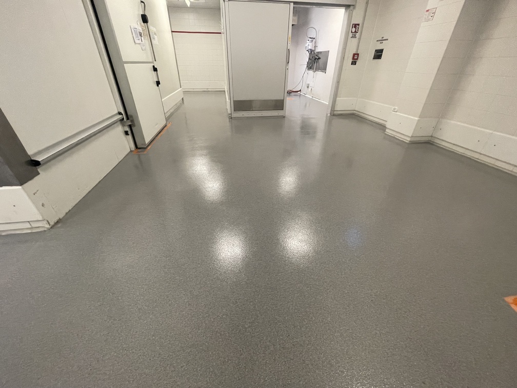 Prima pavimenti in resina con quarzi ceramizzati per le cucine Ikea