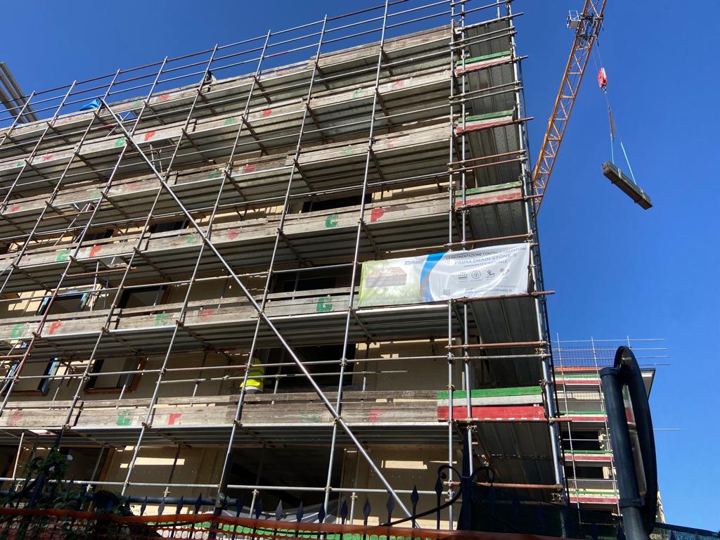 Cantiere Prima Pavimenti : restyling dei pavimenti degli uffici (in resina) e drenanti outdoor - della succursale di Banca Sella l'immobile di corso Galileo Ferraris a Torino dove si trovava precedentemente la sede della Juventus
