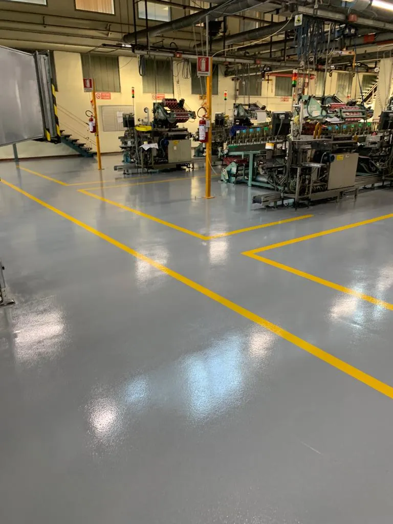 Pavimenti in resina e segnaletica industria grafica Panini