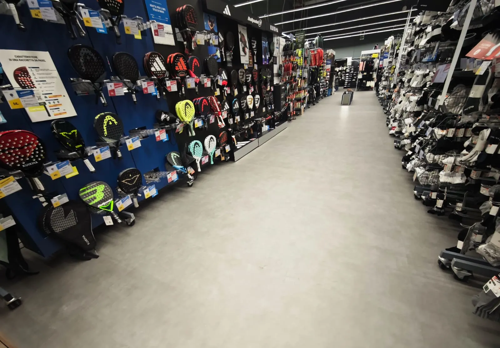 PVC autoposanti per gli store Decathlon di Fiumicino, Porta di Roma, Udine e Segrate