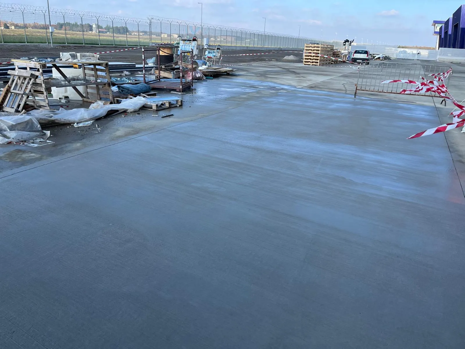 pavimentazioni industriali esterne dello stabilimento FACO di Cameri, sede del Centro Regionale Europeo di manutenzione del velivolo F-35