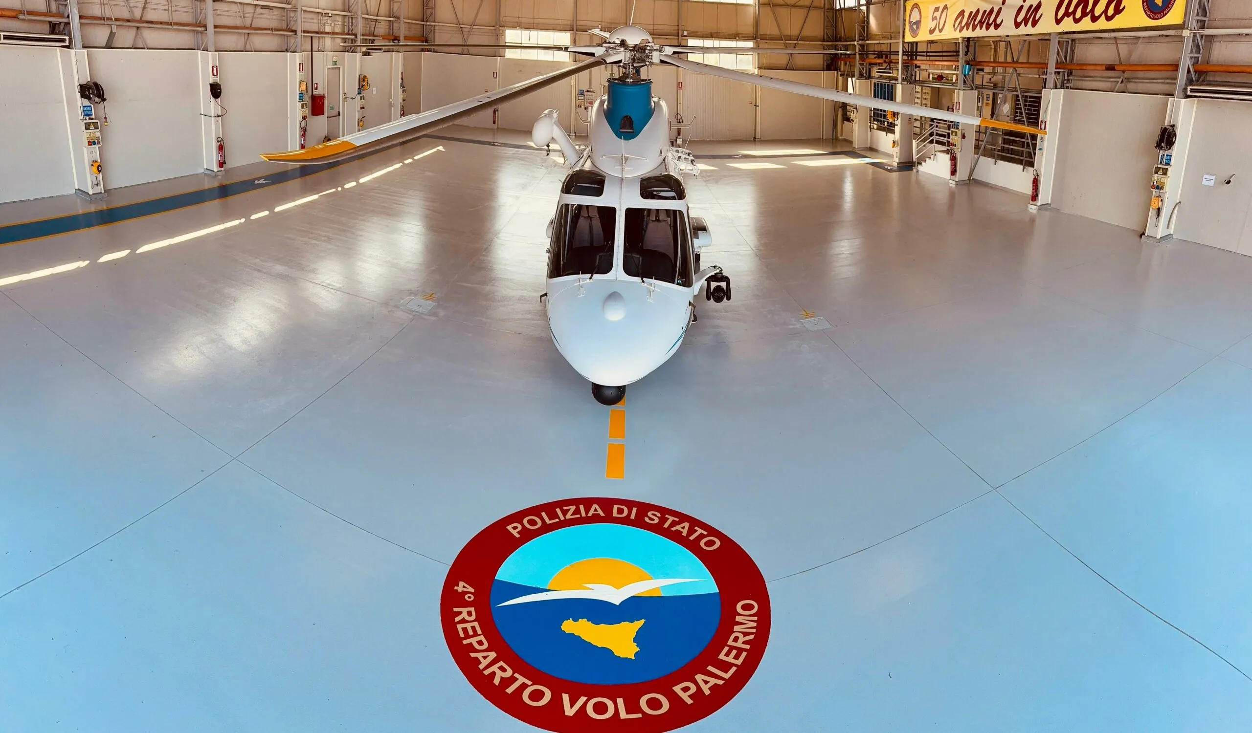 Pavimento in resina Pavimento in resina e segnaletica Hangar Elicotteri Polizia Di Stato IV Reparto Volo di Palermo