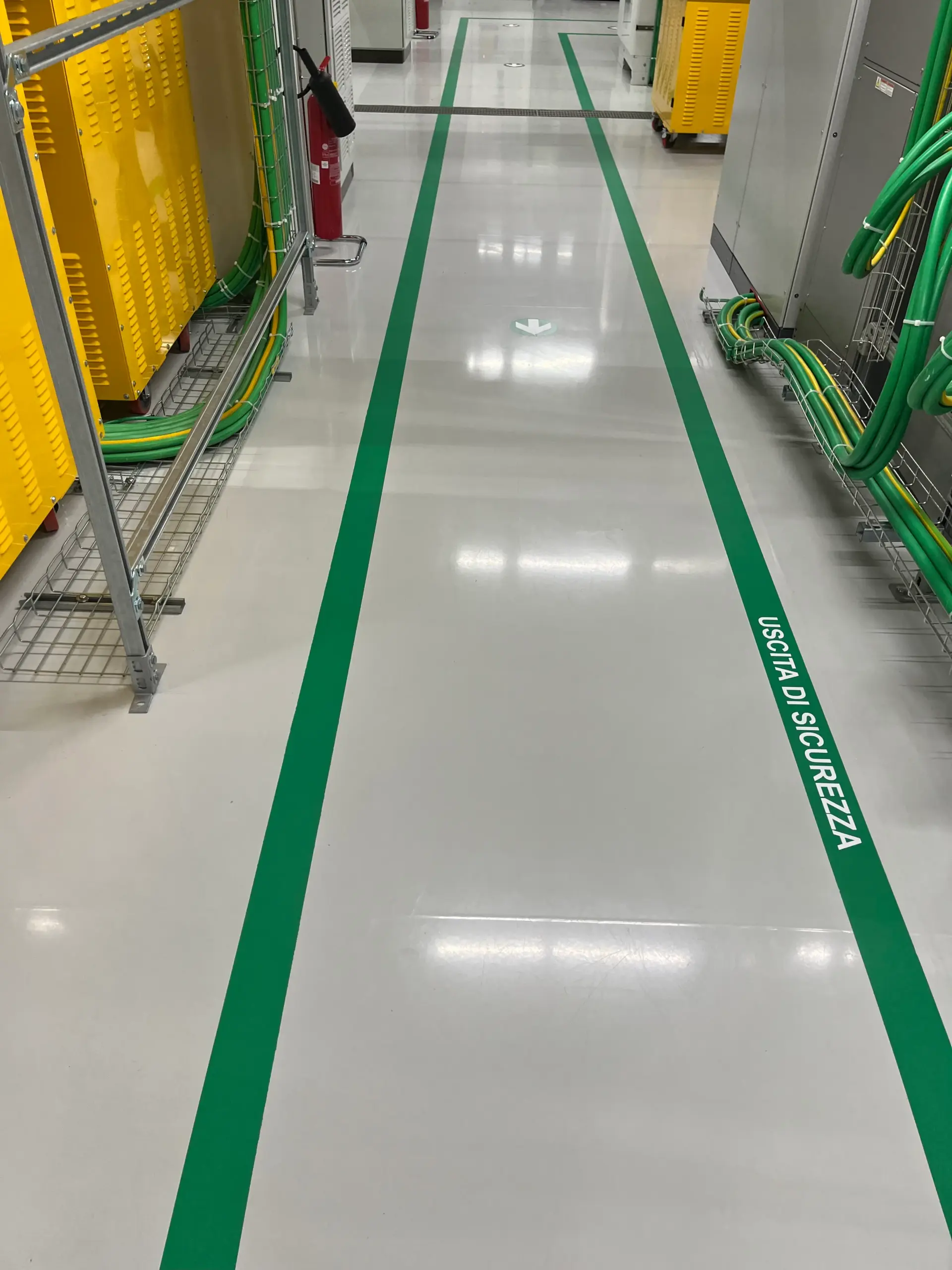 Pavimenti in resina MAPEI MAPEFLOOR SYSTEM ESD conduttivo per industria elettronica