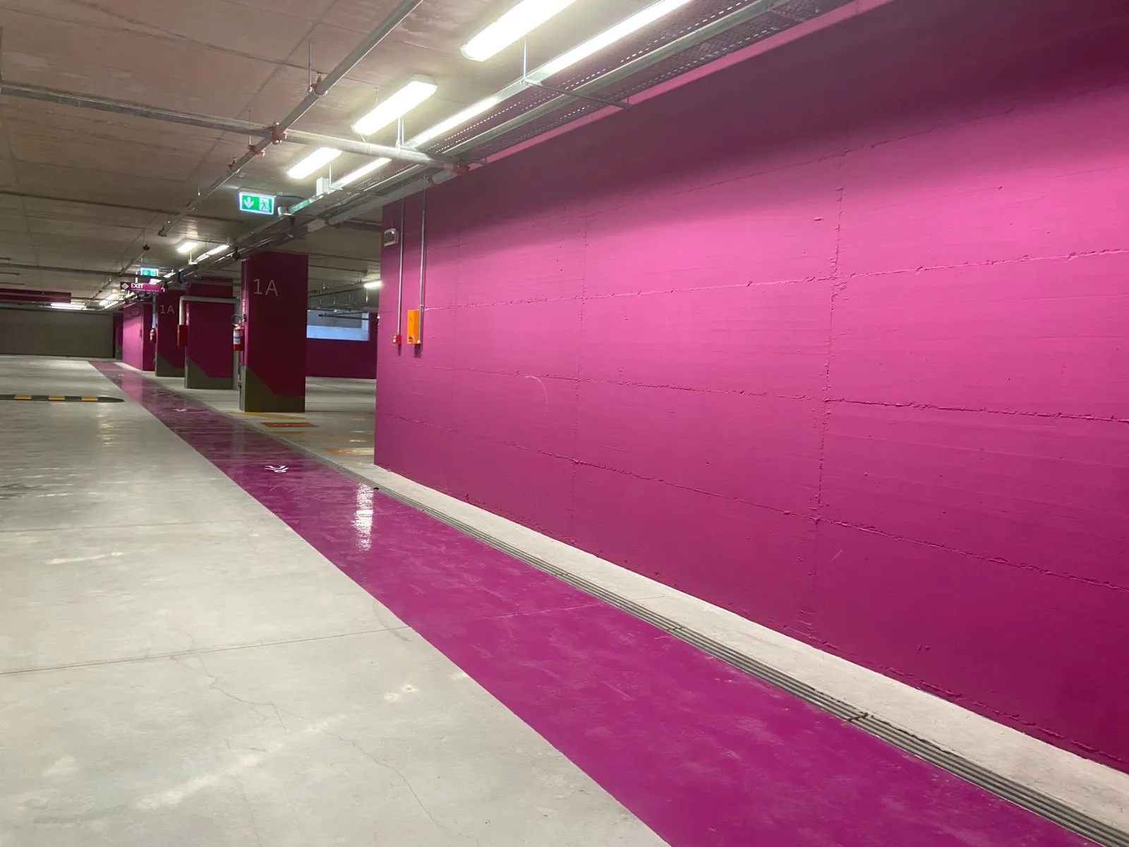 parcheggio-politecnico-torino-percorsi-e-segnaletica-in-resina-tinteggiatura-pareti