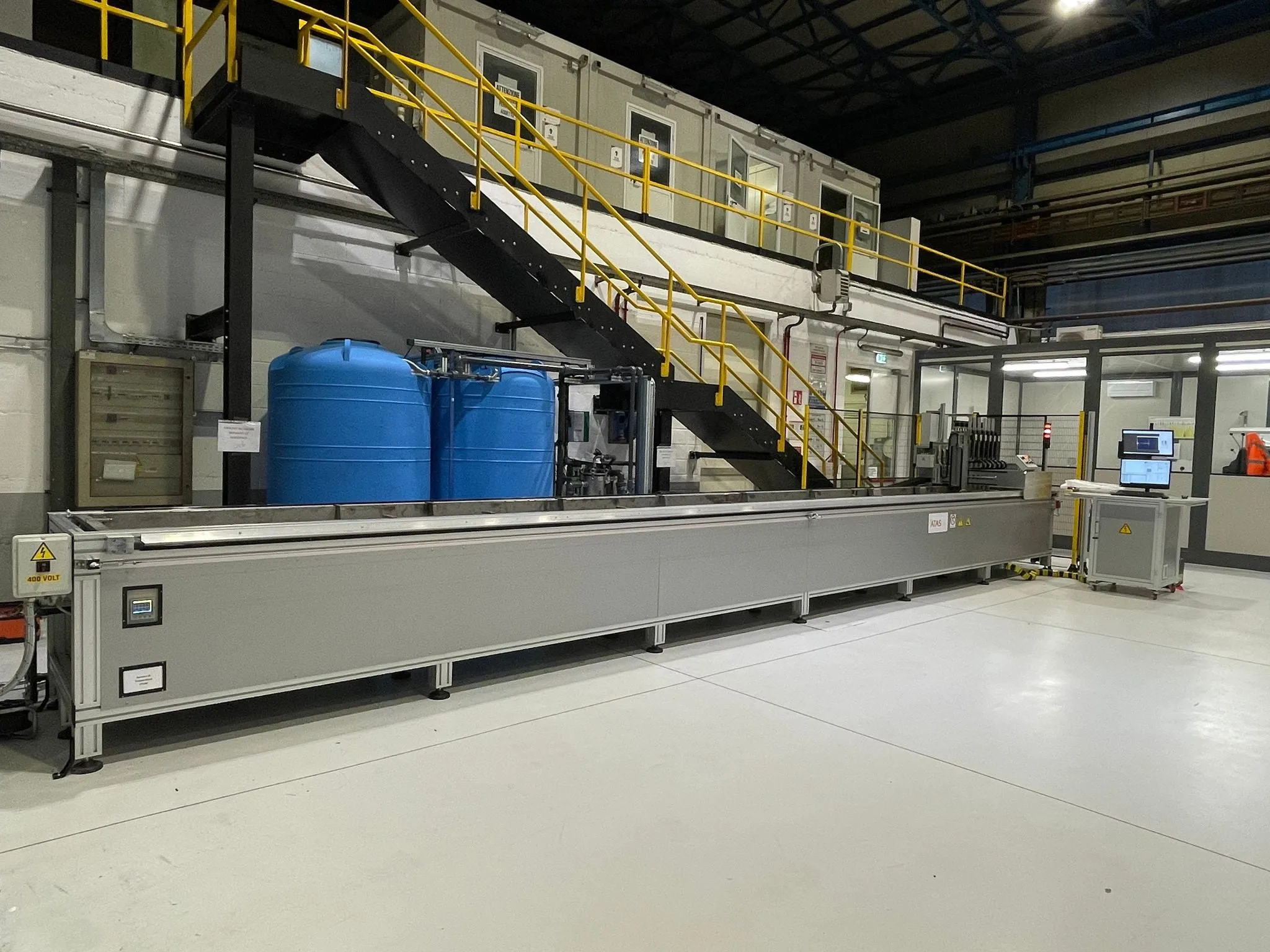 pavimenti-in-resina-alta-resistenza-laboratorio-industria-siderurgica