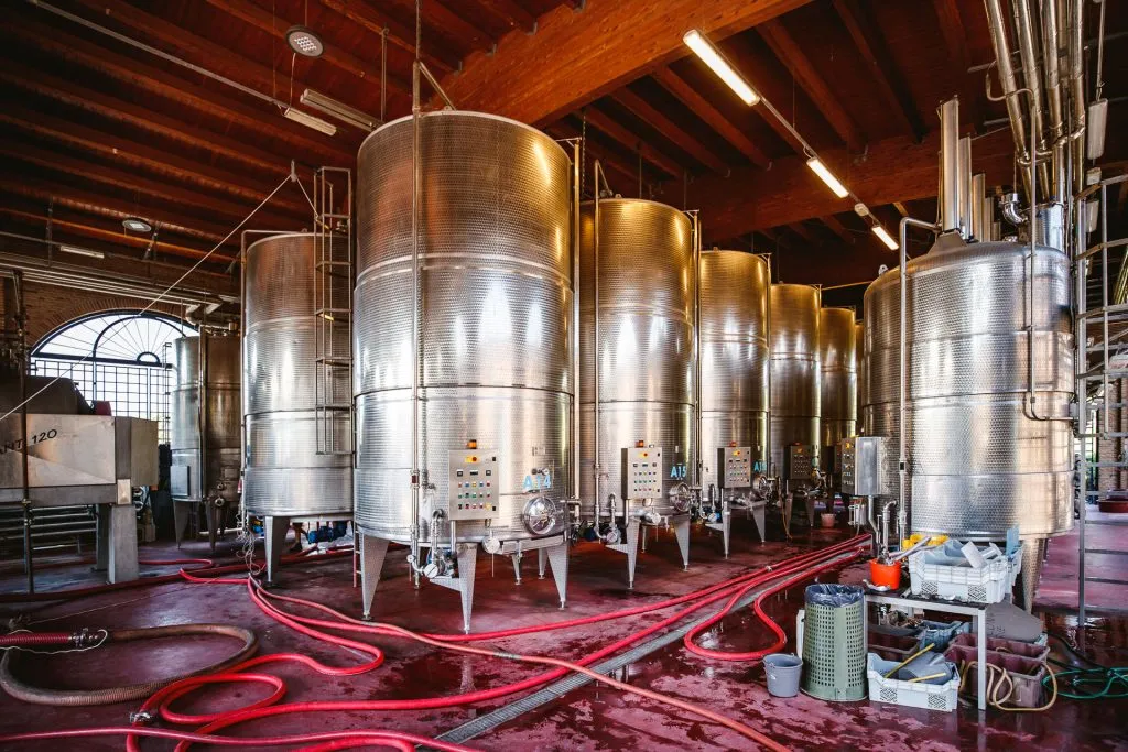 Pavimento in resina area lavorazione di cantina vinicola