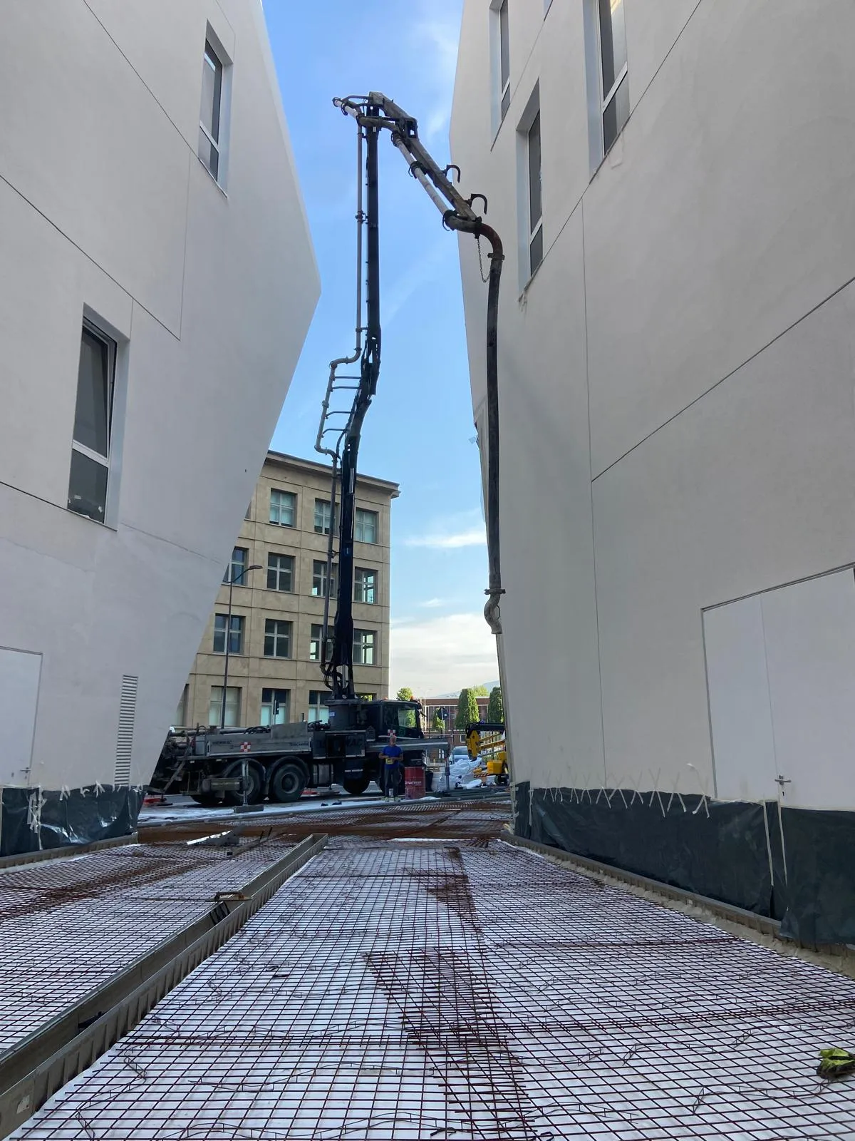 Nuova sede Findomestic a Firenze: Pavimenti in Calcestruzzo Staggiati per il successivo rivestimento con PRIMA GROUND® – Calcestruzzo architettonico in sasso lavato a vista