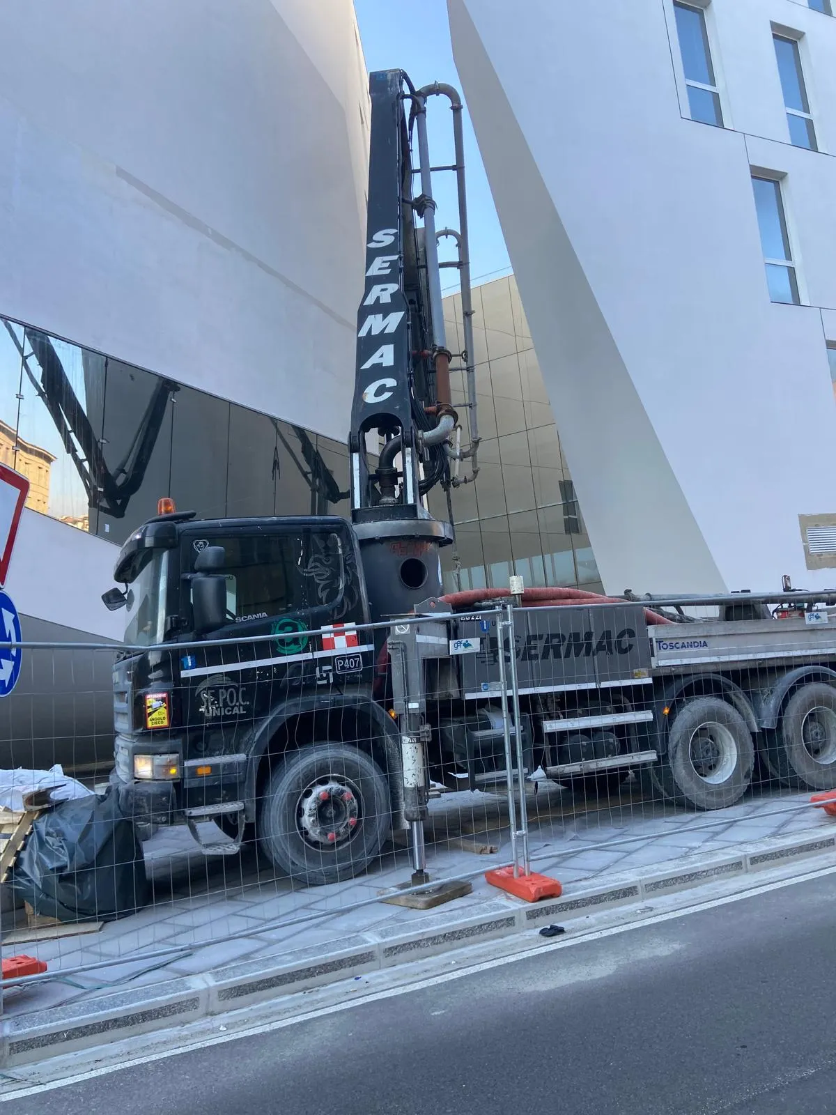 Nuova sede Findomestic a Firenze: Pavimenti in Calcestruzzo Staggiati per il successivo rivestimento con PRIMA GROUND® – Calcestruzzo architettonico in sasso lavato a vista