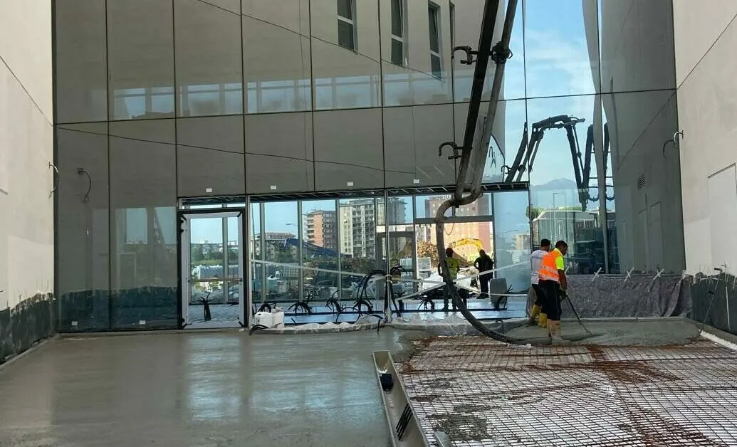 Nuova sede Findomestic a Firenze: Pavimenti in Calcestruzzo Staggiati per il successivo rivestimento con PRIMA GROUND® – Calcestruzzo architettonico in sasso lavato a vista