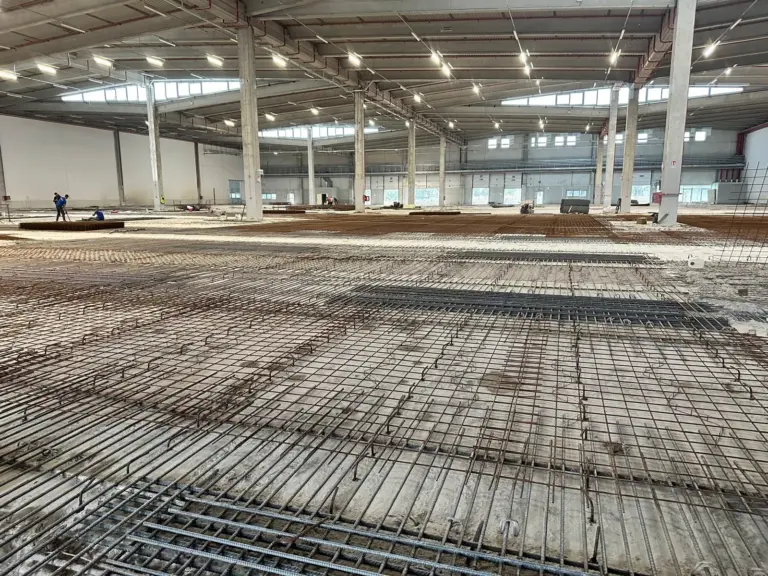 Pavimento industriale Laser Screed polo logistico Logicor Fiumicino — riqualifica 40.000 mq per In.tech e Kryalos Fondo Mazer