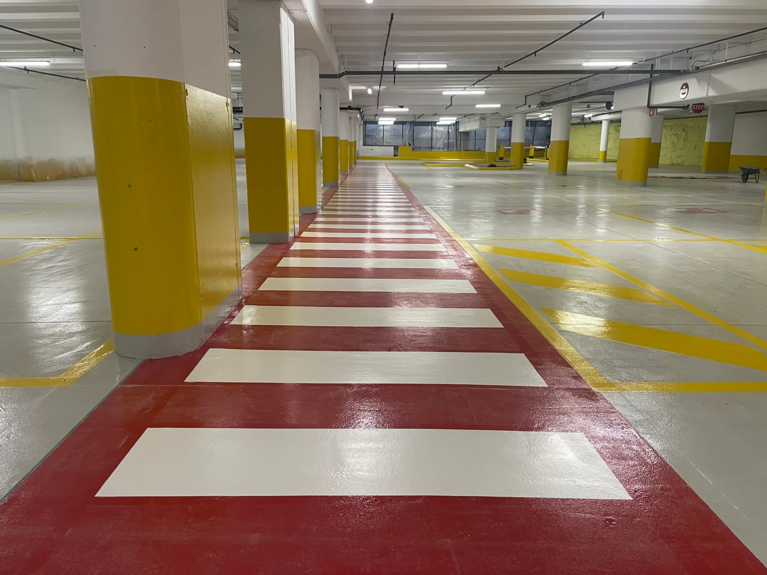 Pavimenti in resina e segnaletica personalizzata per Autosilo Pza Repubblica a Varese
