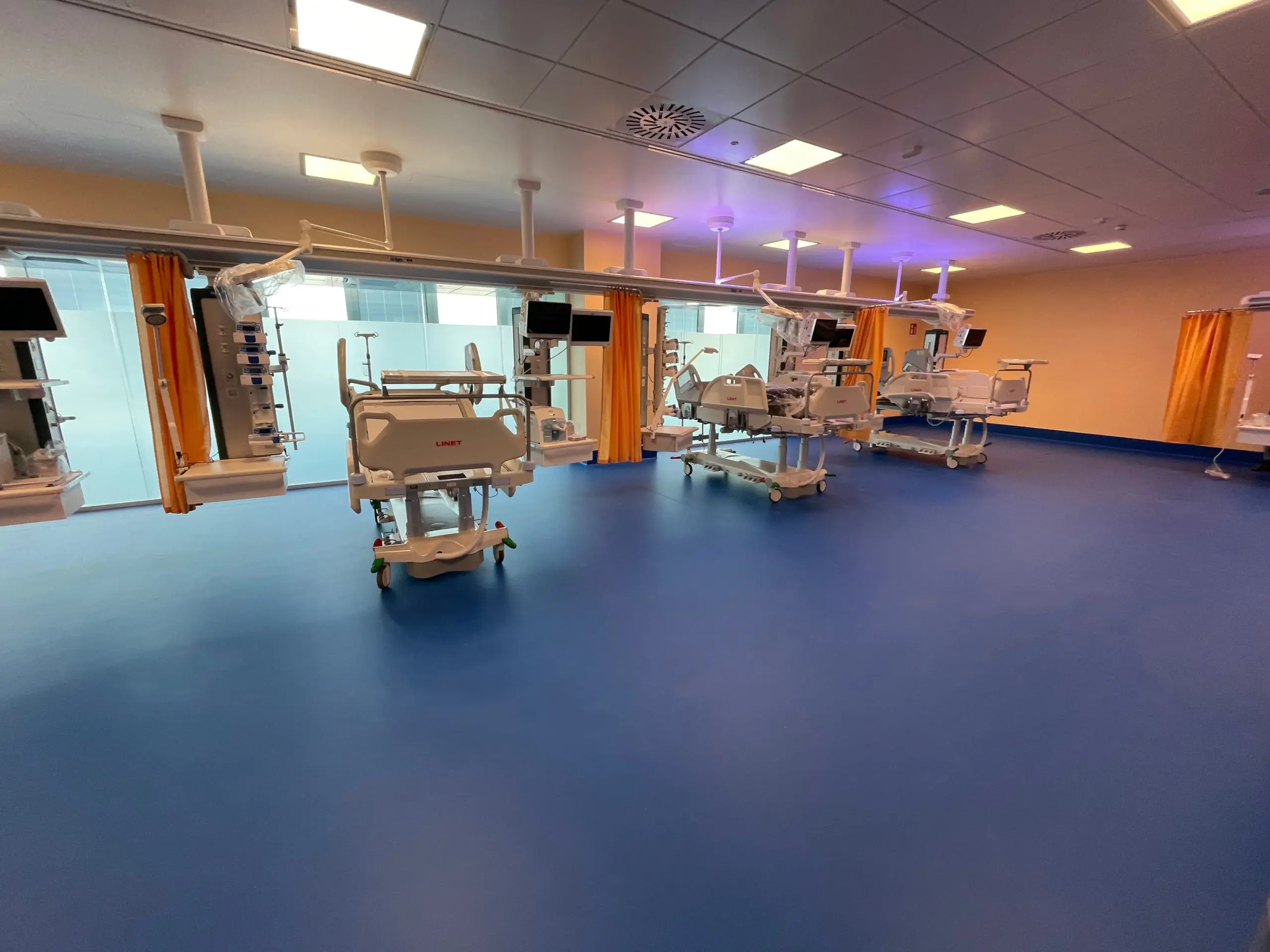 IRCCS Galeazzi Pavimenti in resina antibatterica e pareti