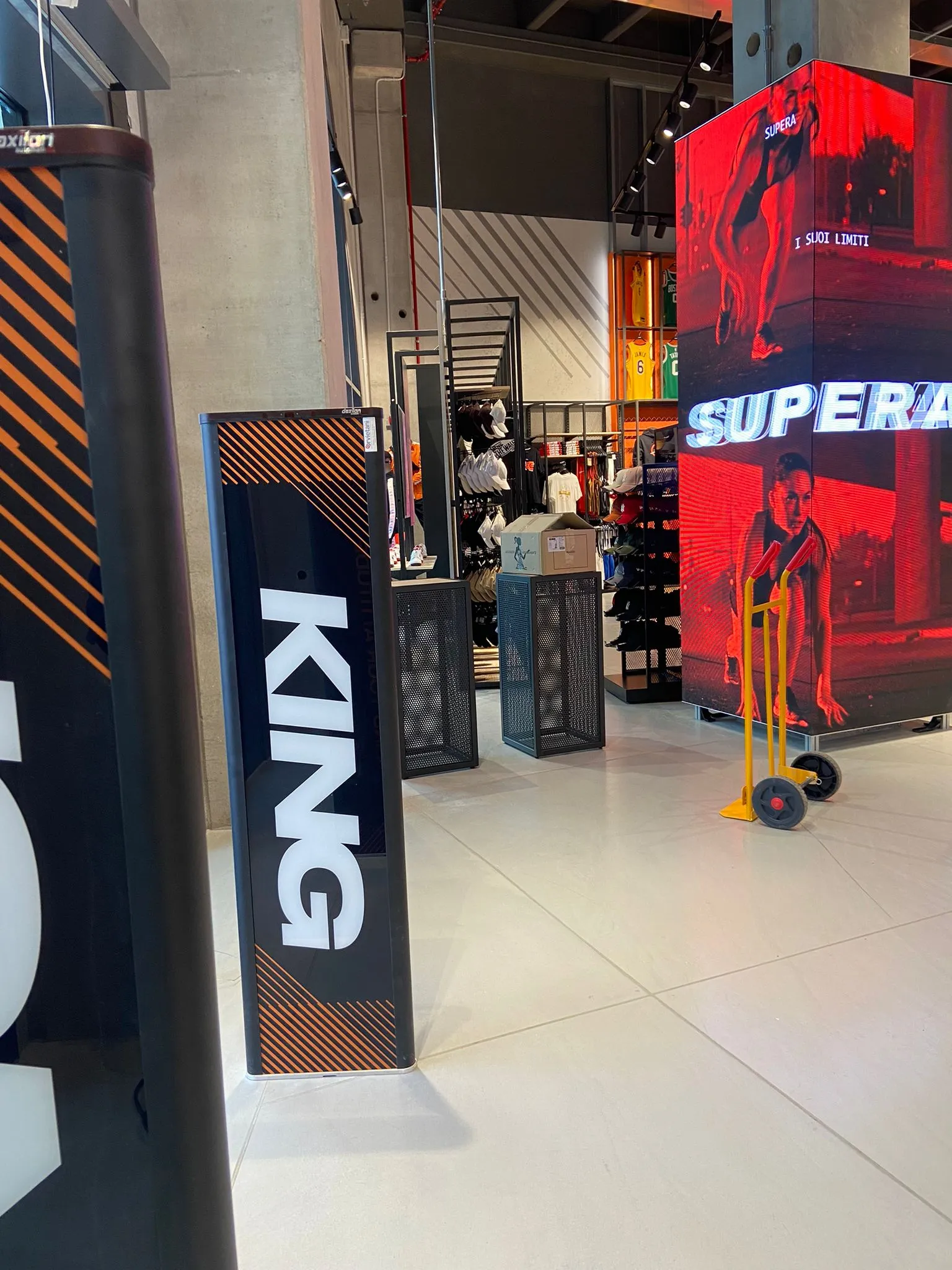 Pavimenti in Ultratop Levigato -Brand Store King Store TO.Dream