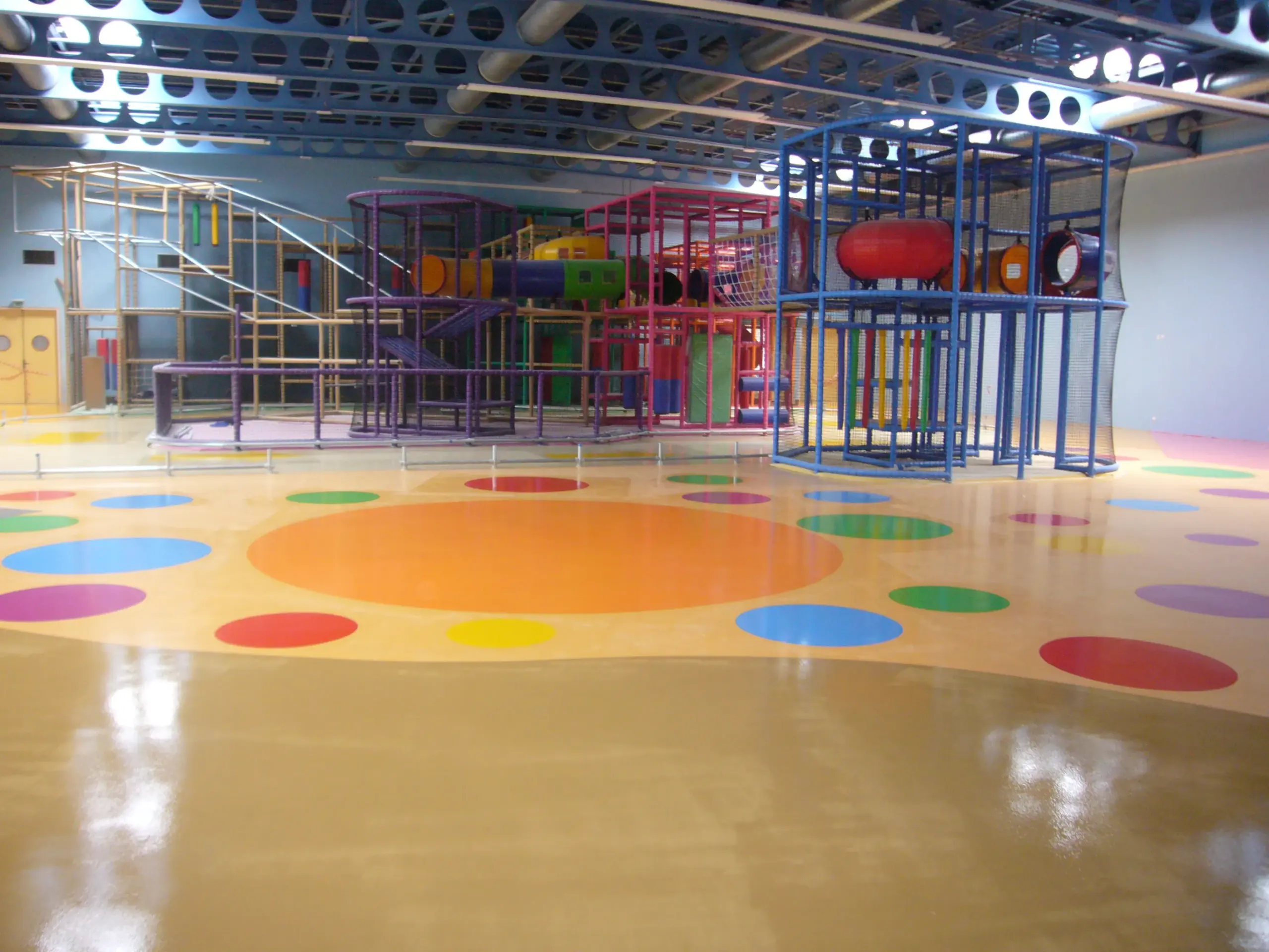 Pavimento in resina multistrato Play Mart Francia