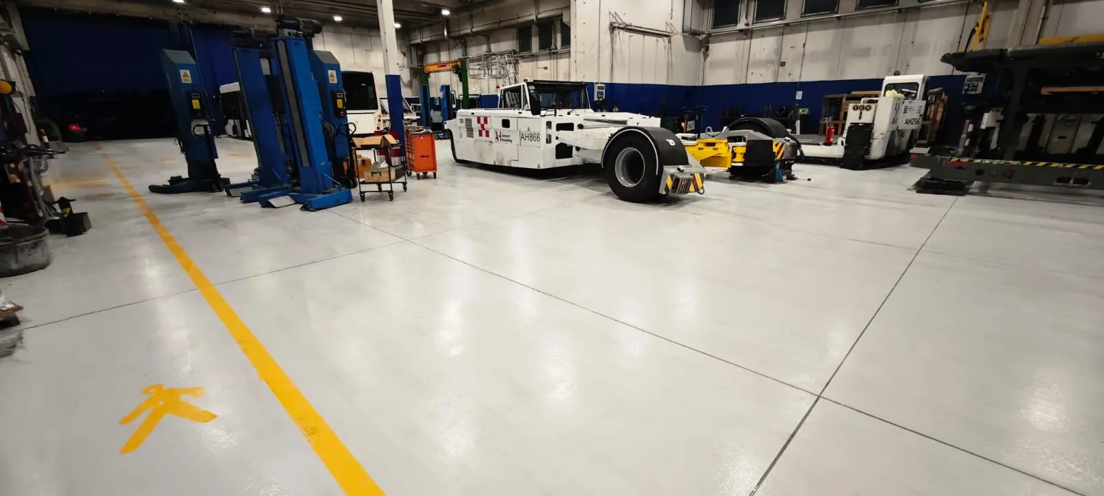 Pavimento in resina multistrato per officine riparazione autobus aeroportuali