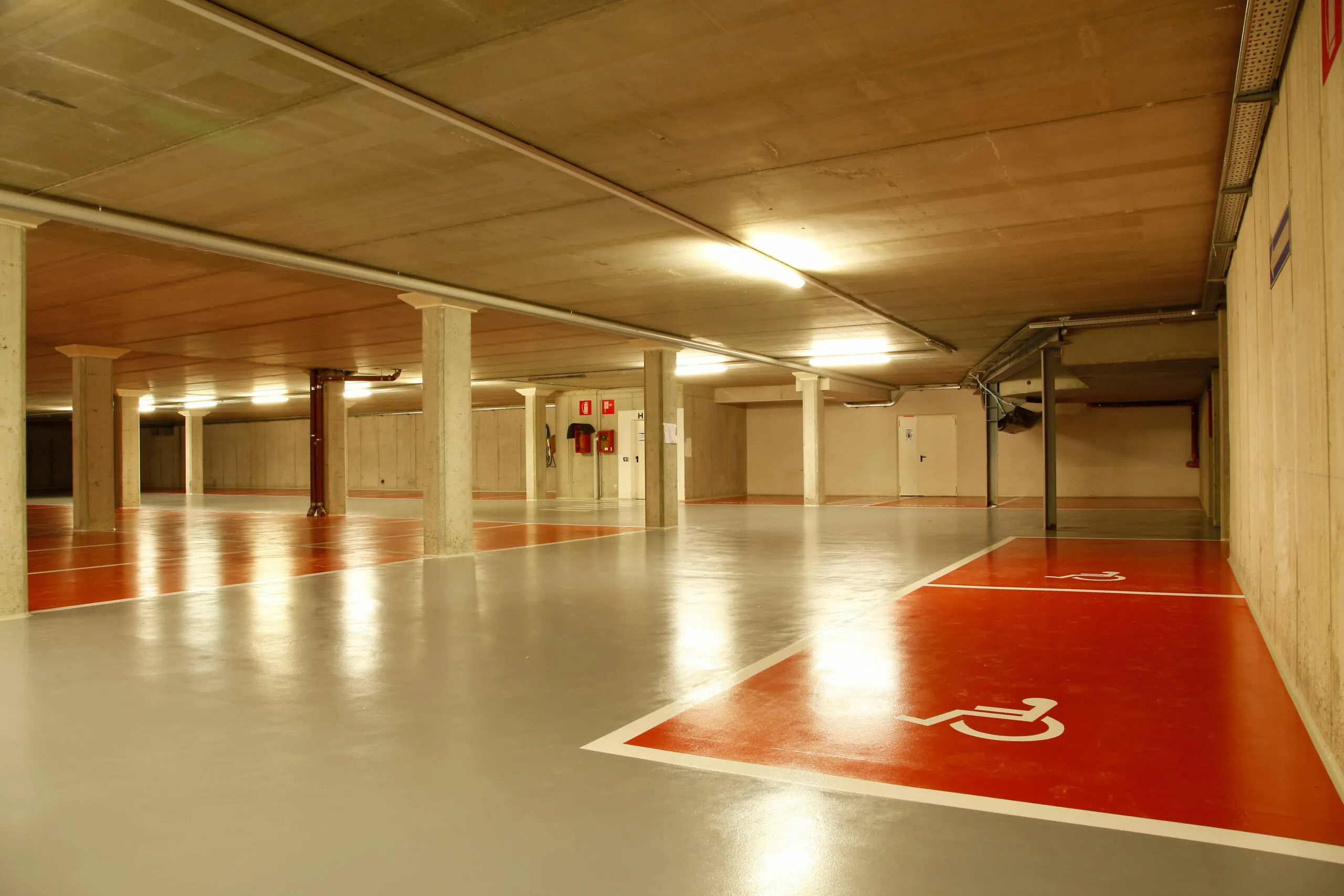 Pavimento in resina e segnaletica Autorimessa Hotel Gran Baita - Selva di Val Gardena