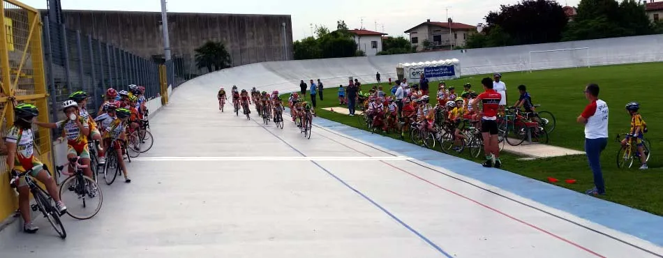 Velodromo Dalmine Rivestimenti pista by Prima Pavimenti