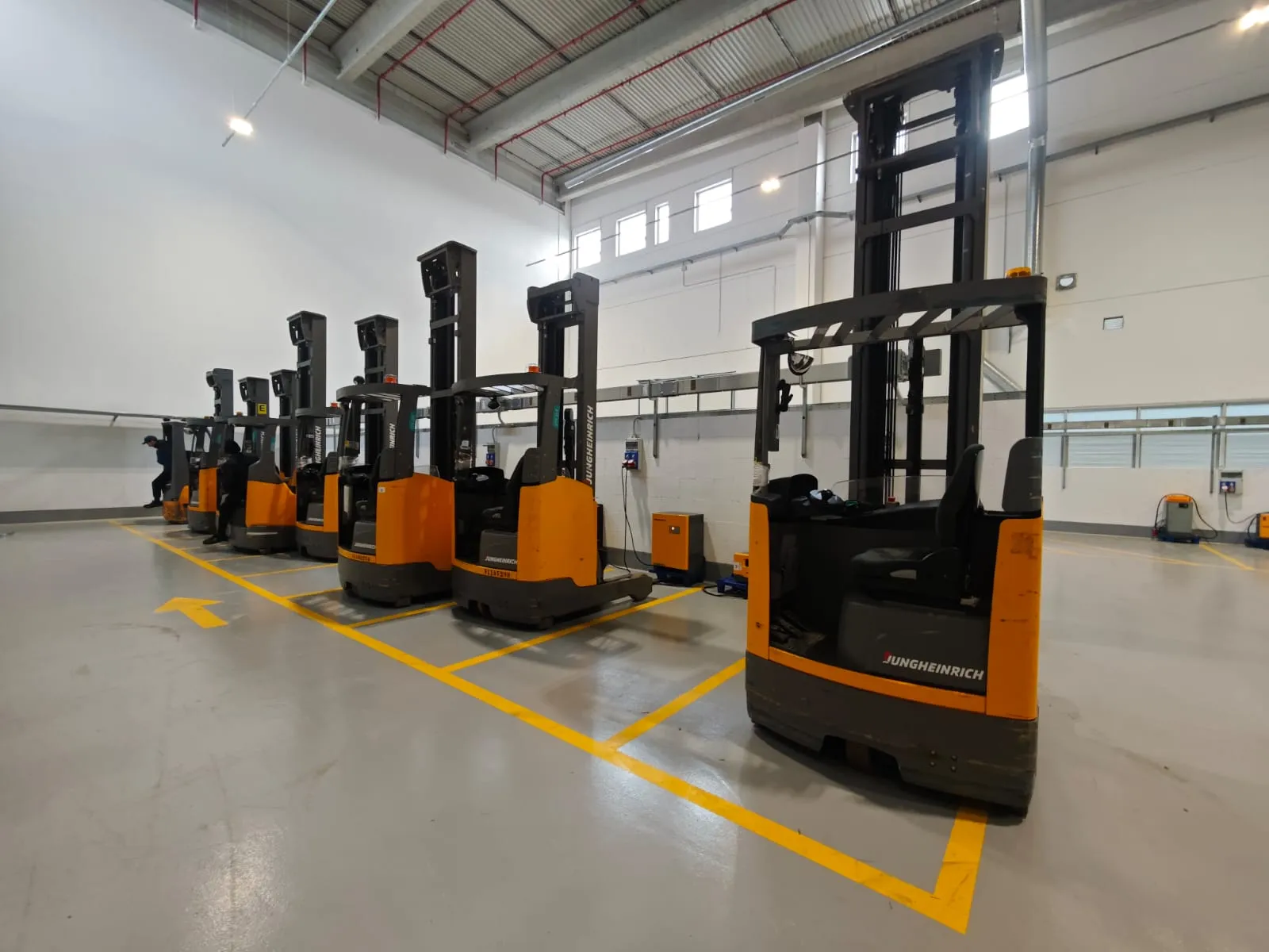 Pavimento in Resina per Area Ricarica Magazzino Logistico Mazer Fiumicino